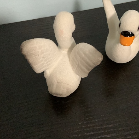 Pair of Flocked Swan Figurines - Picture 3 of 7